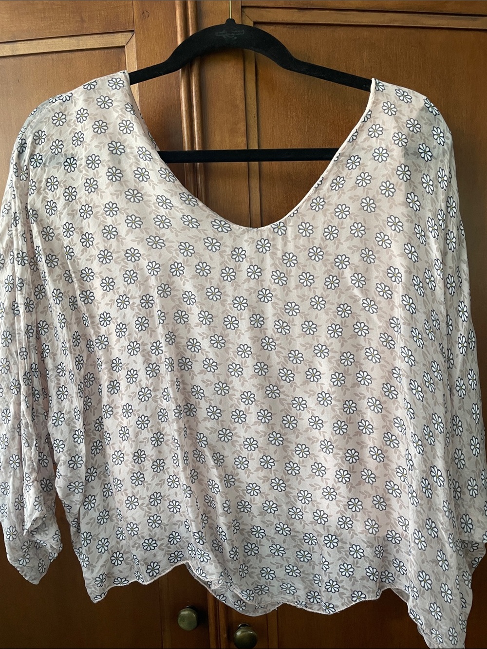 Gigi moda made in Italy never worn. One size flowy sleeves sheer with  lining.